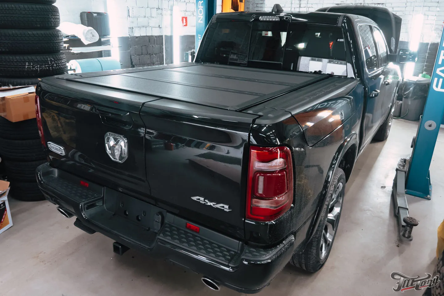 Установка жесткой крышки кузова для RAM 1500 Longhorn